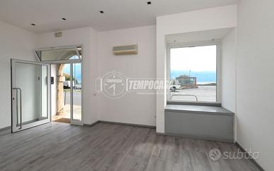 Ufficio Piano Terra Vista Lago In Centro A Gargnan