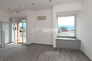 Ufficio Piano Terra Vista Lago In Centro A Gargnan