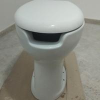 sanitario per disabili completo di coperchio