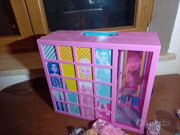 Barbie e armadio