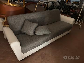 Divano in pelle e tessuto