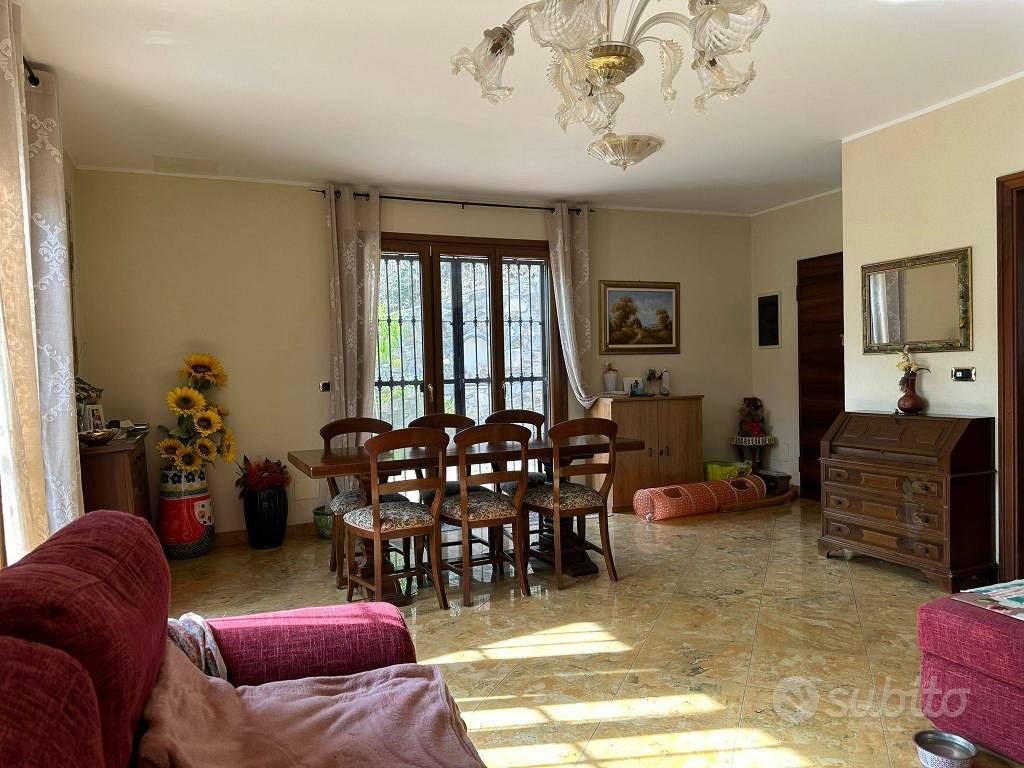 Villa di 195 m² con più di 5 locali e box auto dop - Vista 2