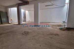 VIA VESPRI - Magazzino di 200 mq ca. - vano unico