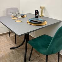 Tavoli 90x90 e sedie per ristorazione