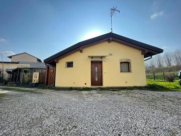 Proprietà indipendente con monolocale ristruttu...