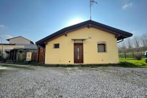 Proprietà indipendente con monolocale ristruttu...