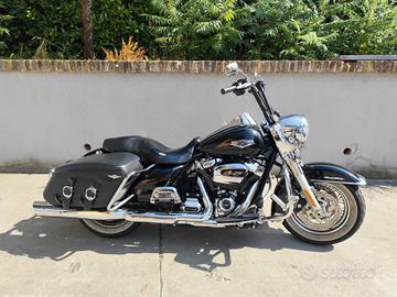 Harley-davidson FLHRC Road King Classic 107