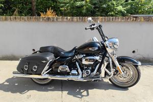 Harley-davidson FLHRC Road King Classic 107