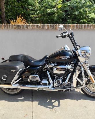 Harley-davidson FLHRC Road King Classic 107