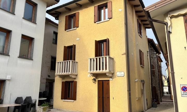 CASA RISTRUTTUARA CON VISTA PORTICCIOLO