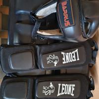 Parastinchi e caschetto Kickboxing