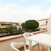 Tavolo da giardino con tre sedie