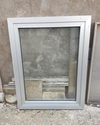 Finestra alluminio con chiave 