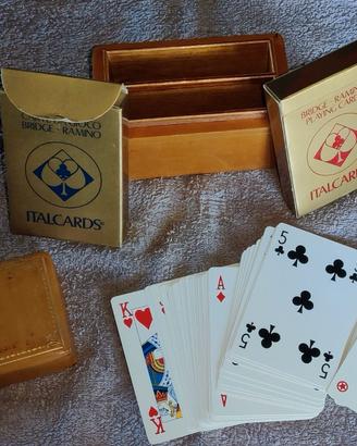 Cofanetto con due mazzi di carte
