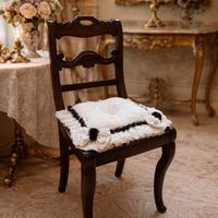 sedia antica impagliata con cuscino fatto a mano