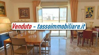 Appartamento di 200 m² con più di 5 locali e box a