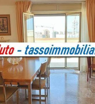 Appartamento di 200 m² con più di 5 locali e box a