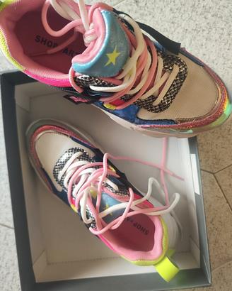 Sneakers Shop Art 38