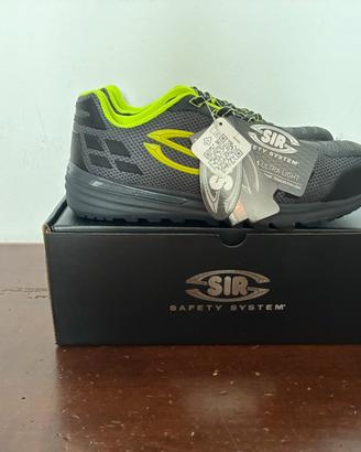 Scarpe antinfortunistiche nuove