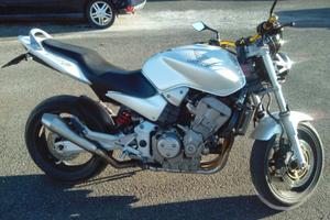 Hornet900