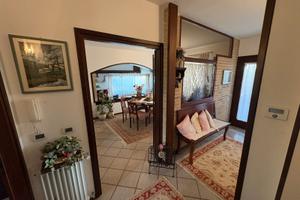 Curato appartamento in villa bifamiliare