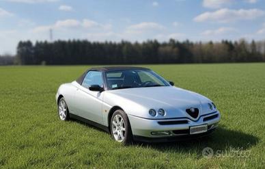 alfa romeo spider 