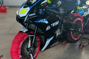 Yamaha r1