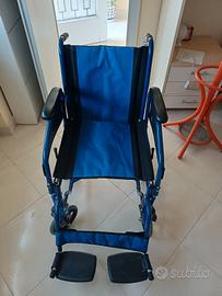 Sedia a rotelle pieghevole