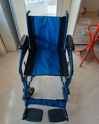 Sedia a rotelle pieghevole