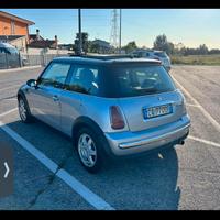 Mini Cooper grigia