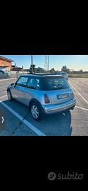 Mini Cooper grigia