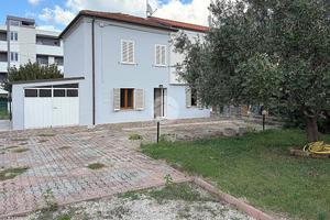 CASA SEMINDIPENDENTE A FANO