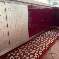 Cucina laccata lucida colore rosso rubino