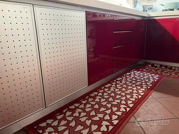 Cucina laccata lucida colore rosso rubino