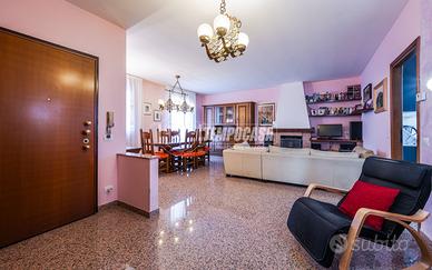 Ingresso indipendente di ampie metrature con box d