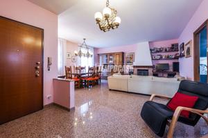 Ingresso indipendente di ampie metrature con box d