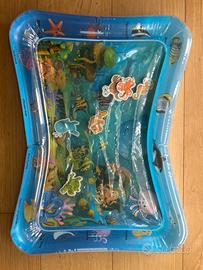 Cuscino gonfiabile d’acqua con animali del mare.