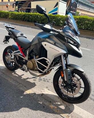 Ducati Multistrada V4 TRAVEL AND RADAR