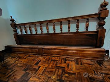 Letto matrimoniale in stile 