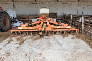 Erpice rotante con seminatrice