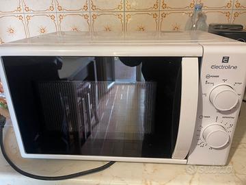 Microonde praticamente quasi nuovo