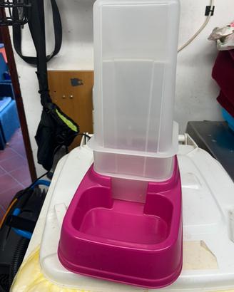 Diatributorw per animali domestici