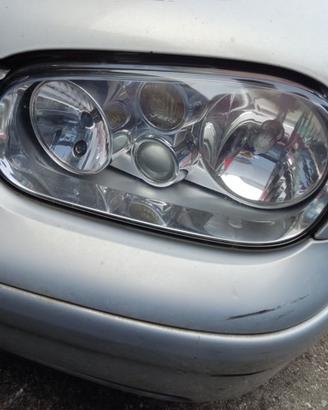Proiettore sinistro VOLKSWAGEN GOLF 4 del 2000