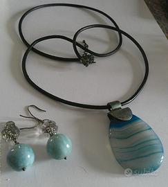 Collana con ciondolo in vetro colorato ed orecchin