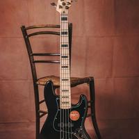Jazz Bass Attivo 5 Squier Fender EMG