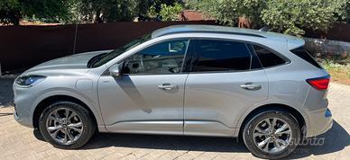 Ford Kuga plug-in 2023