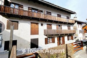 TRILOCALE TOTALMENTE RISTRUTTURATO E ARREDATO