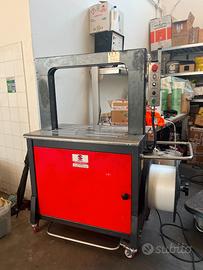 Reggiatrice automatica con operatore
