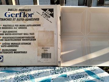 Piastrelle auto adesive