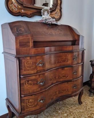 Secretaire classico con scrittoio a ribalta
